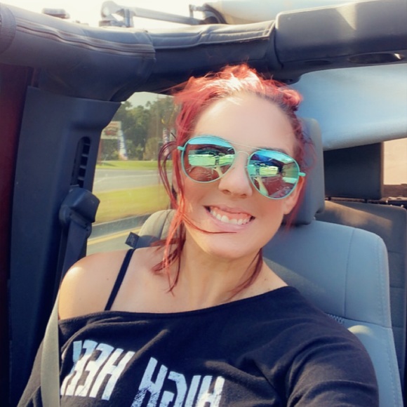 Meet your Posher, Cassi - Picture 1 of 2